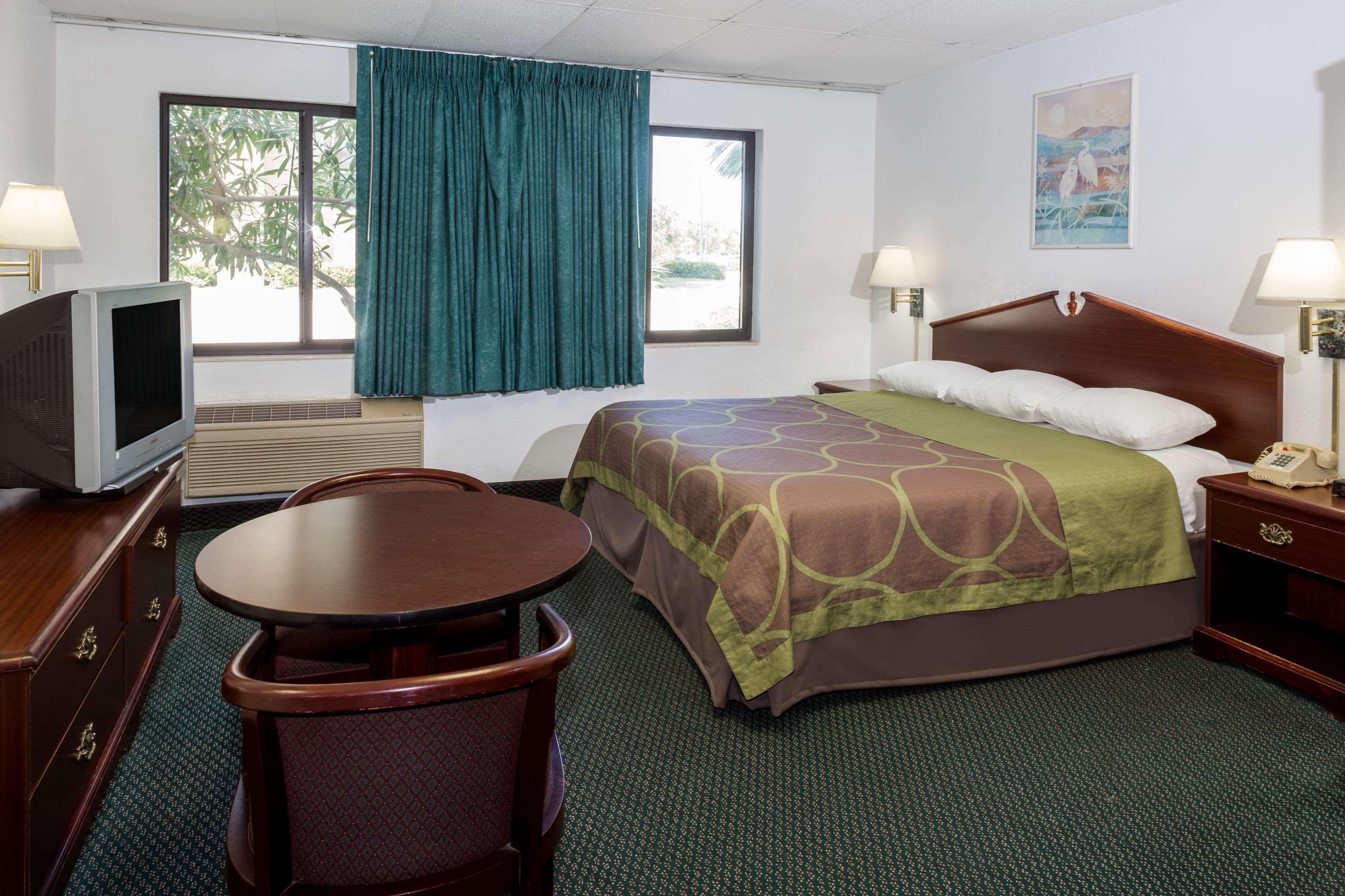 Super 8 By Wyndham Pompano Beach Buitenkant foto