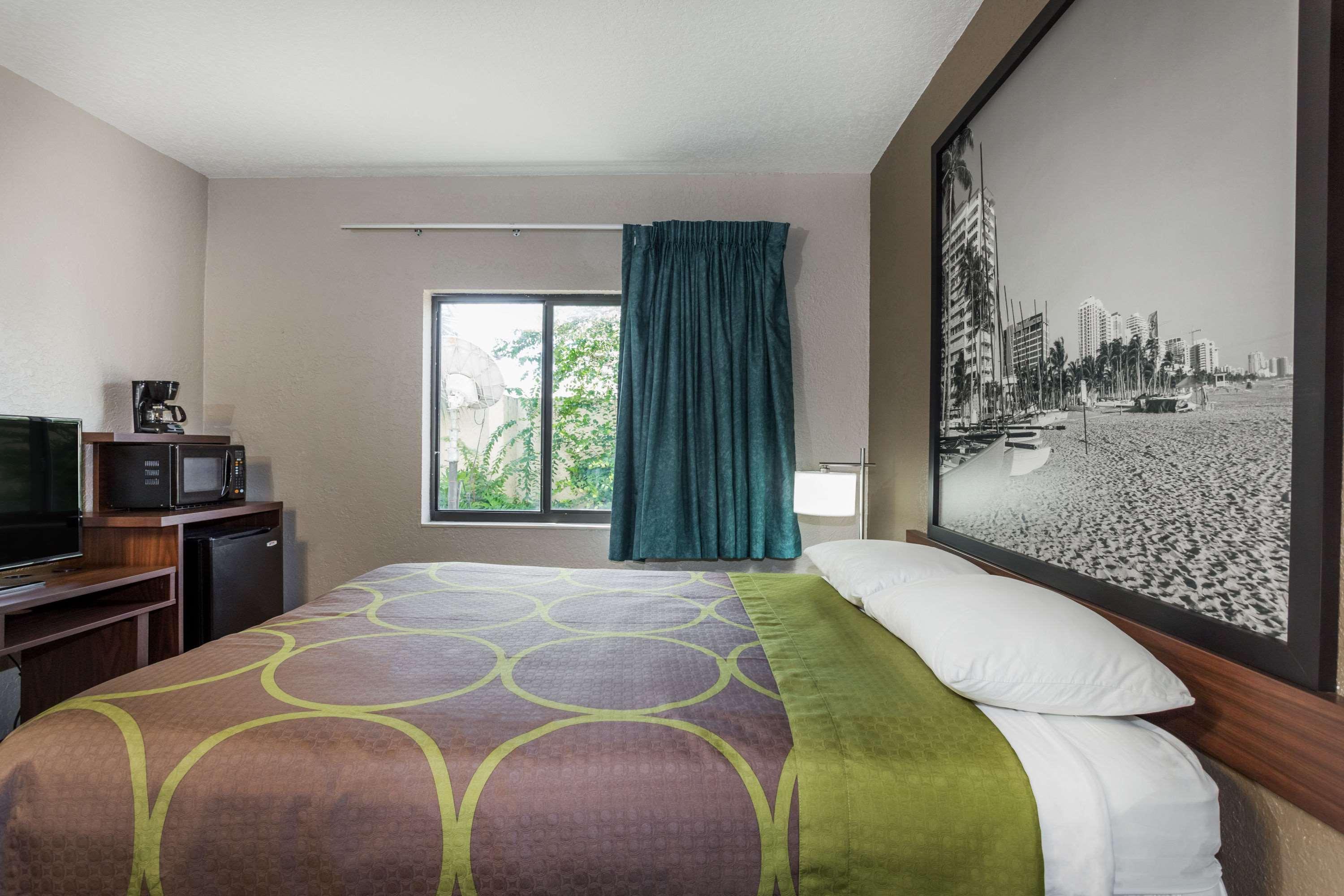 Super 8 By Wyndham Pompano Beach Buitenkant foto