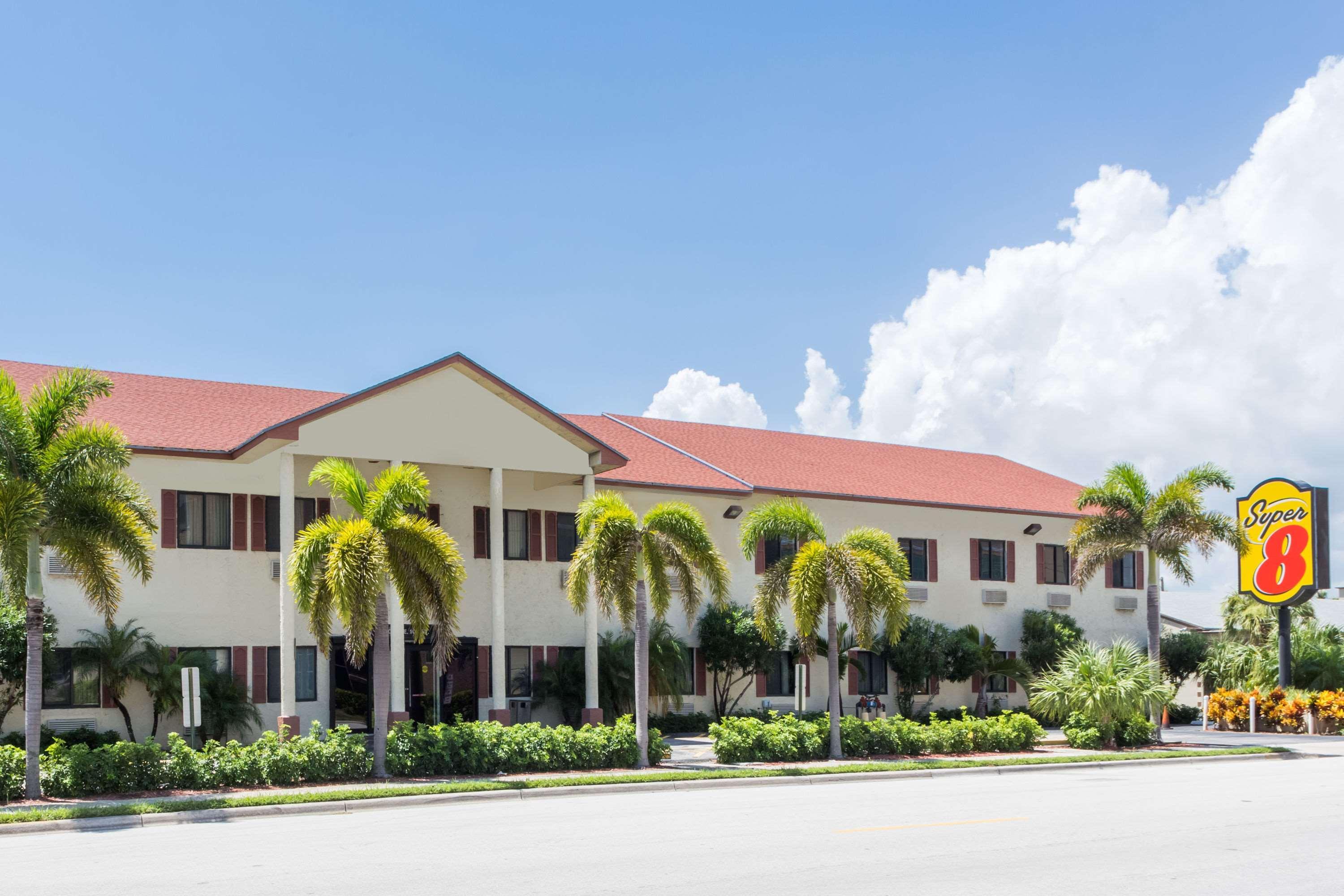Super 8 By Wyndham Pompano Beach Buitenkant foto