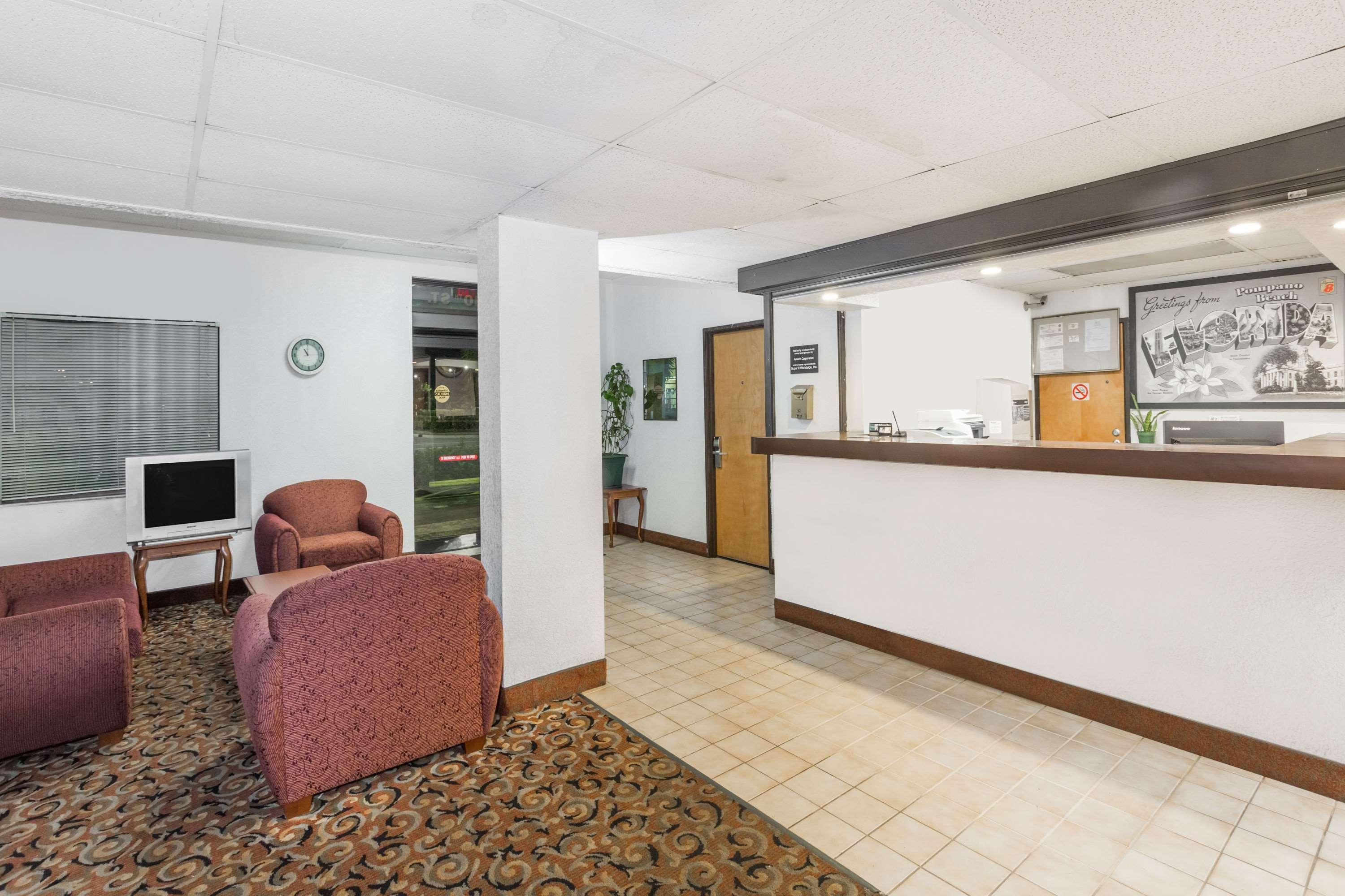 Super 8 By Wyndham Pompano Beach Buitenkant foto