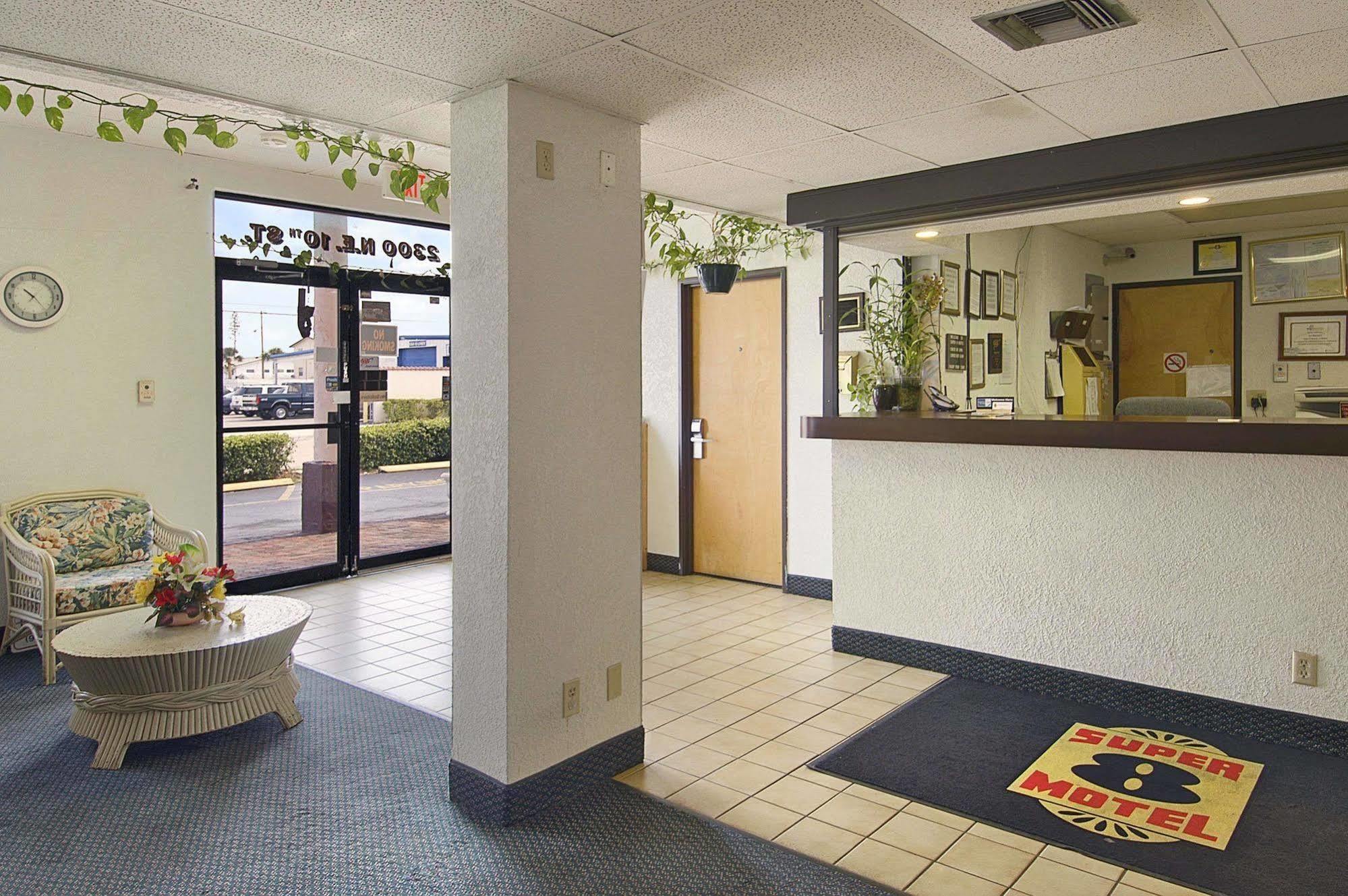 Super 8 By Wyndham Pompano Beach Buitenkant foto
