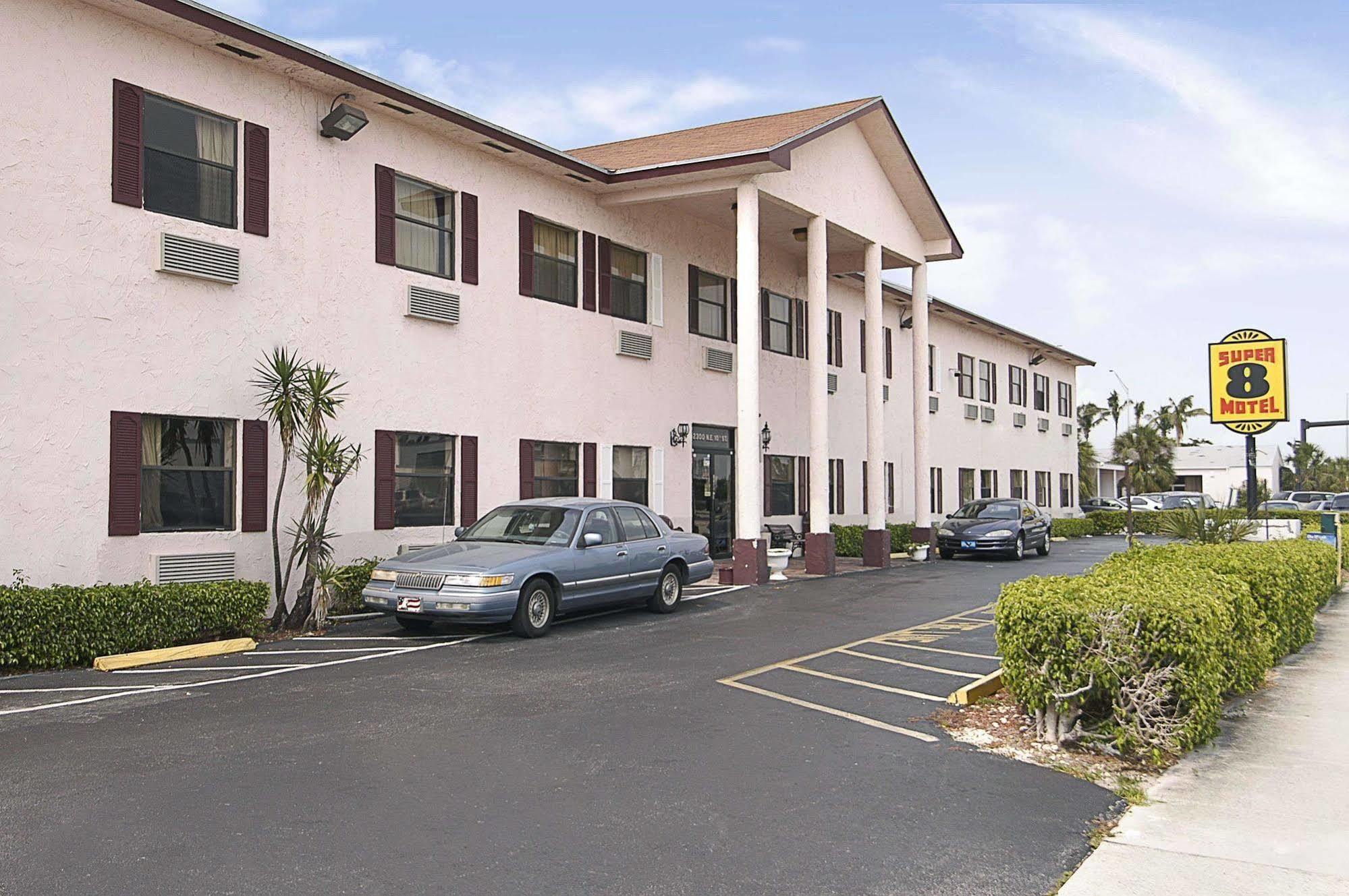 Super 8 By Wyndham Pompano Beach Buitenkant foto